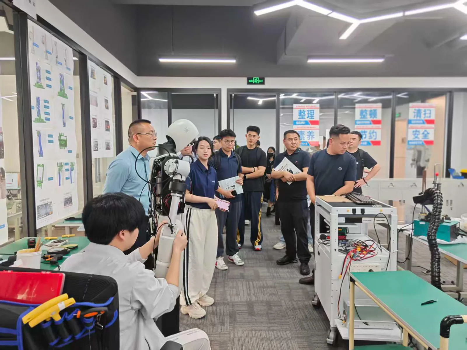 走进智动未来，解锁AI人形机器人的信息密码现场图片 9