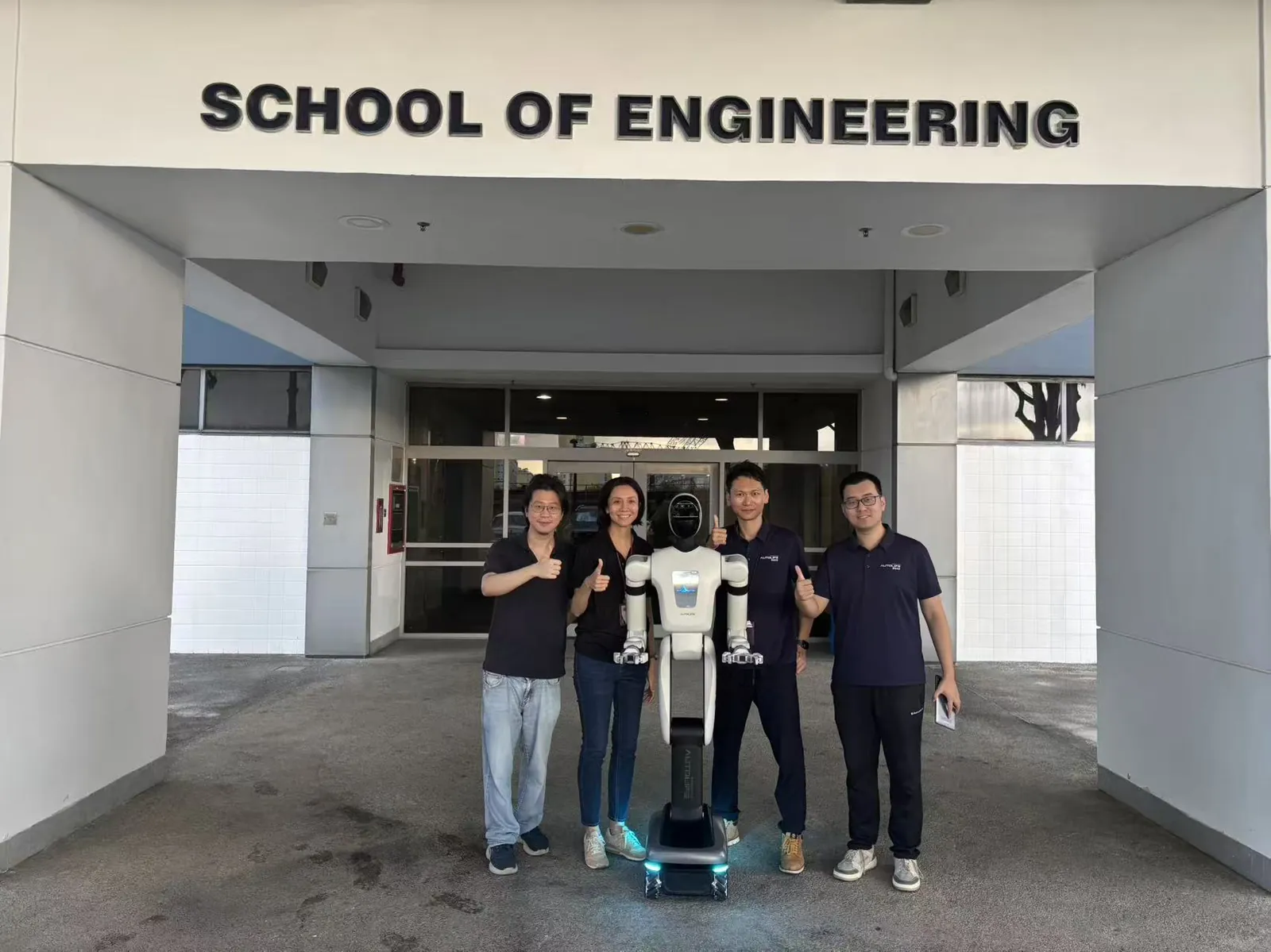 智动未来×南洋理工学院｜智能人形机器人高校联合现场图片 1